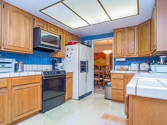 5th image of 2450 San Jacinto Ct