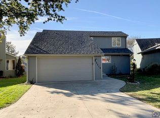 5713 SW Arrowhead Ct, Topeka, KS 66614