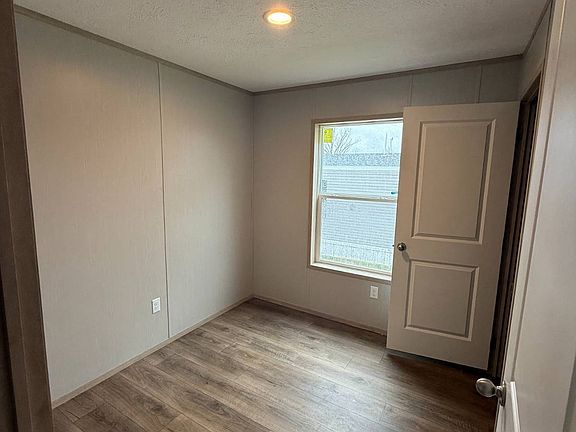 4th image of 124 Lillian Ln