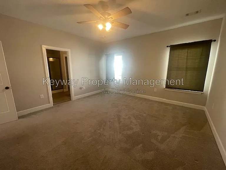 1933 Avenel Ln — Photo 9
