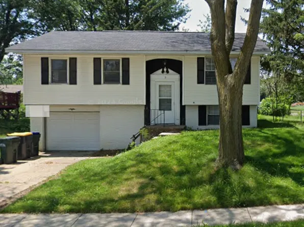 2 Regal Ln, Iowa City, IA 52240
