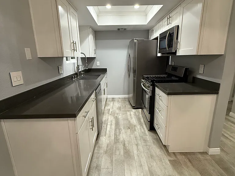 340 N Kenwood St #301 — Photo 7
