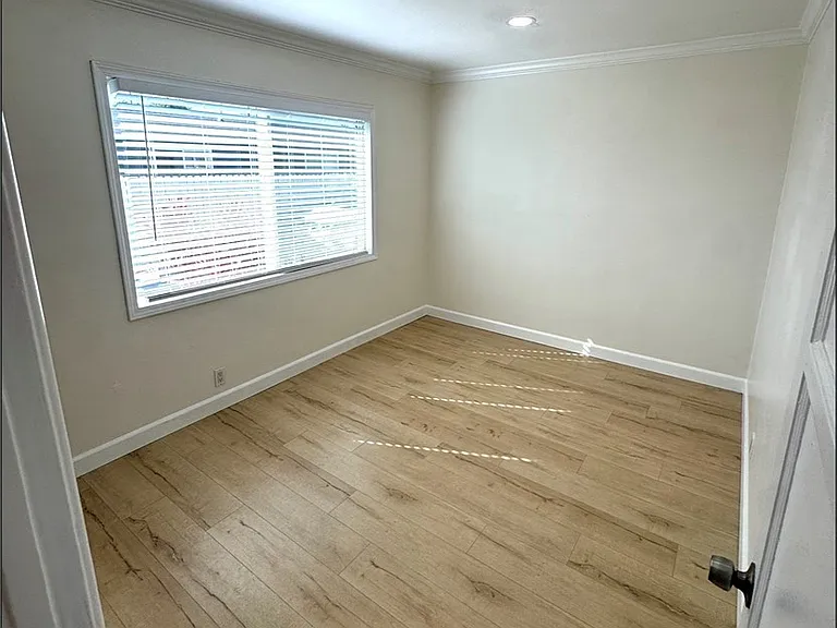 9105 Margaret St — Photo 6