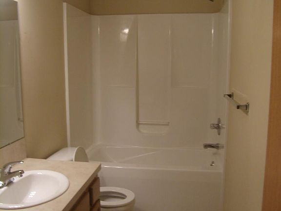 4th image of 3322 N Governeour Cir