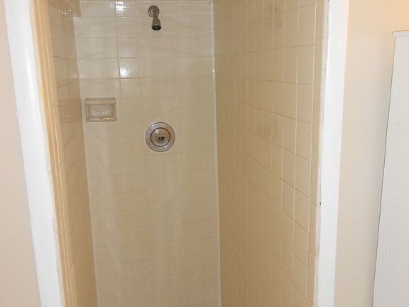4th image of 122 W Benson St