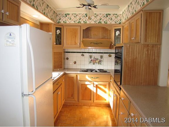 4th image of 10 Woodlake Dr