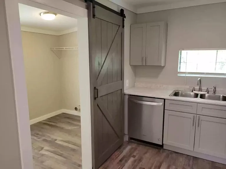 611 Shannon Ave — Photo 6