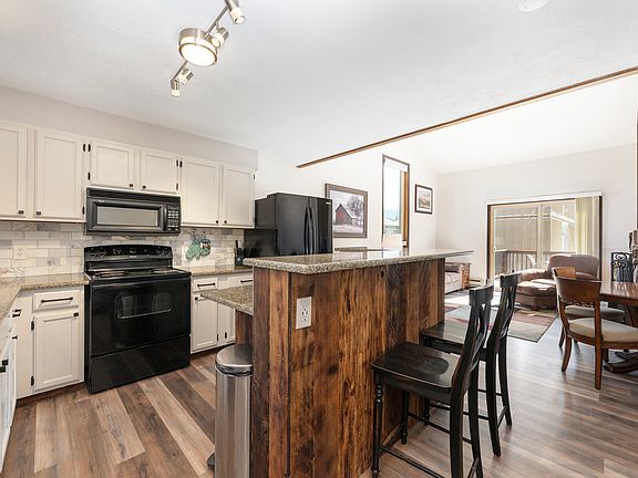 4th image of 333 Cranmer Ave