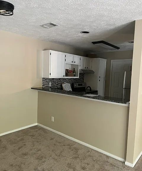 606 Squire Ln #G — Photo 8