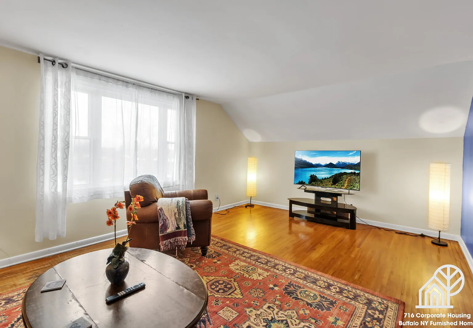 2 bed, 1.0 bath, 800 sqft, $2,400 — Photo 1