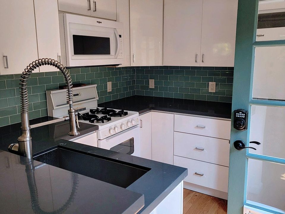 1st image of 315 N Venice Blvd Unit 2