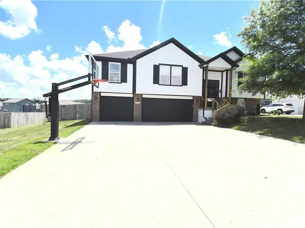 1207 SW 9th St, Oak Grove, MO 64075