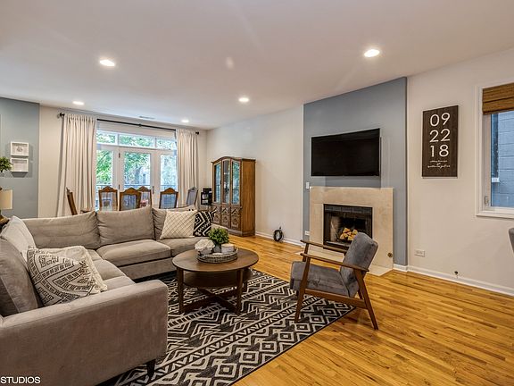 2nd image of 942 N Wolcott Ave #2