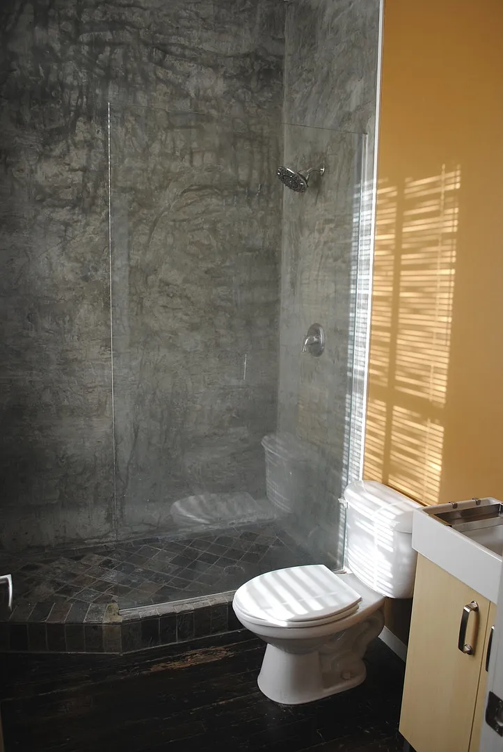 Contemporary Open Space Downtown Loft — Photo 4
