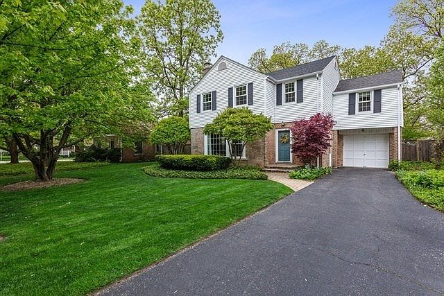 Updated colonial in amazing East Glenview location!