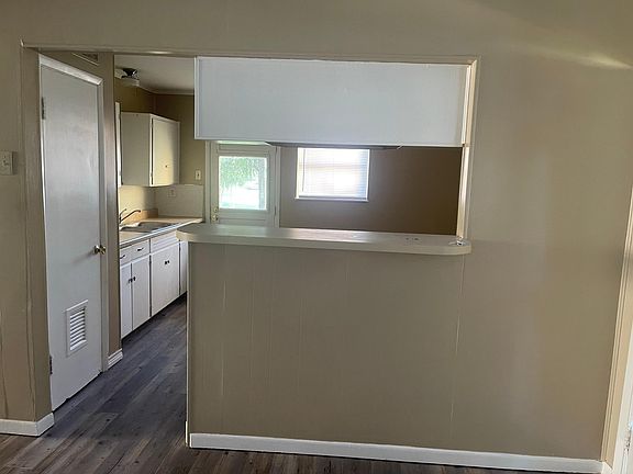 3rd image of 626 S 18th St