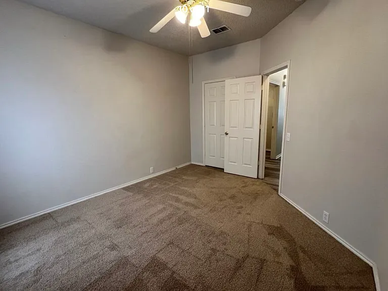 4600 Parkview Ln — Photo 3