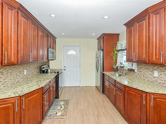 4th image of 25 Morton St