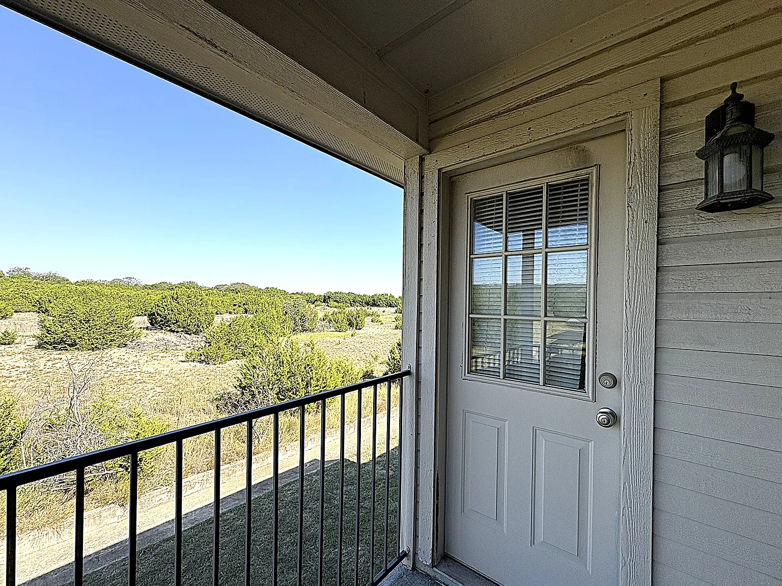 2 bed, 860 sqft, $699 — Photo 3