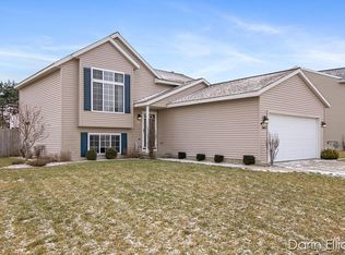 365 Pineview Dr, Belding, MI 48809
