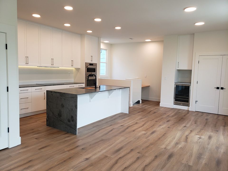 1st image of 2030 Carl St #2