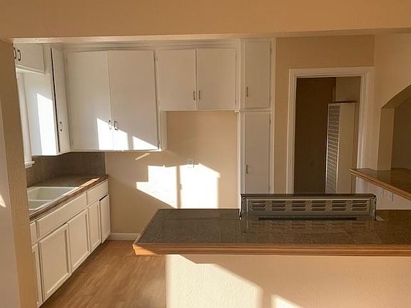 4th image of 15223 Sylvanwood Ave