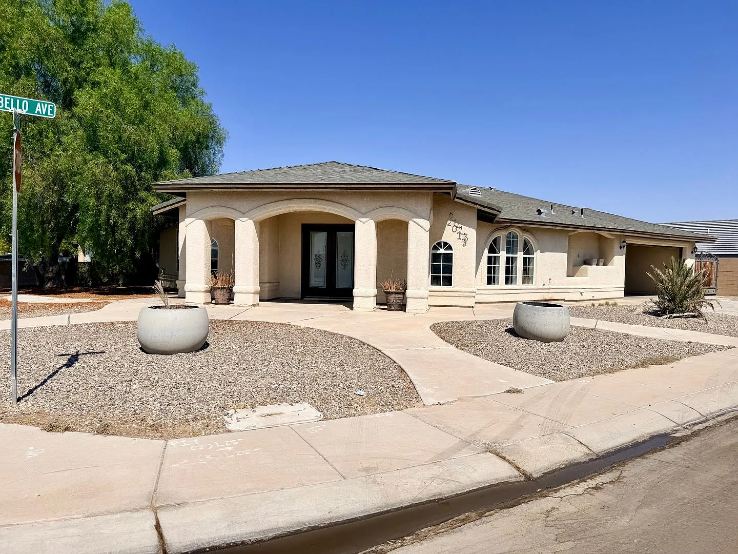 Large San Luis home on a Corner lot with 3 bedrooms plus added Den/Office Room — Photo 2