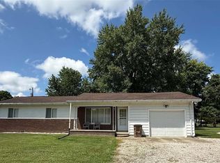 1003 W Main St, Ramsey, IL 62080