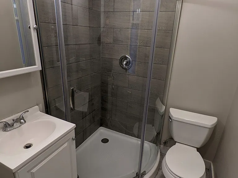2154 N Maplewood Ave #1F — Photo 7