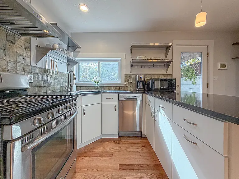 20 Tate St #1 — Photo 8