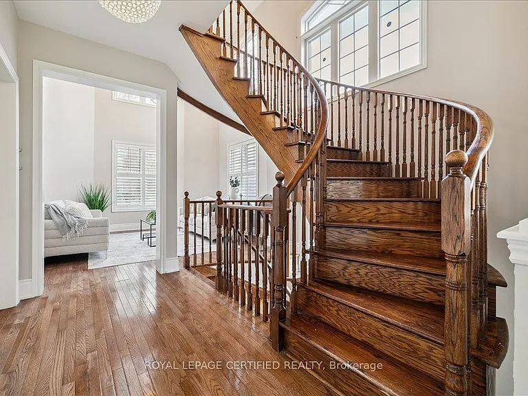 2523 Highmount Cres — Photo 5