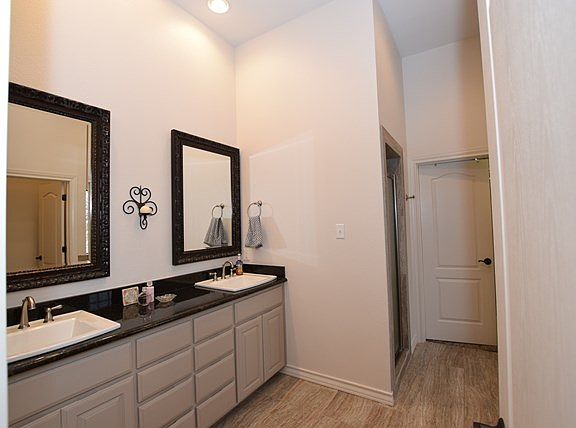 4th image of 1212 Castle Rock Ct