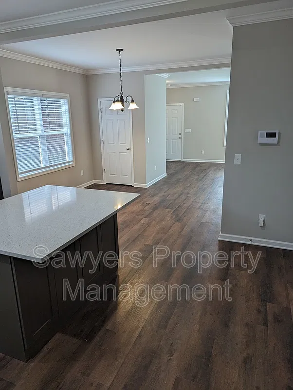 3 bed, 2.5 bath, 1560 sqft, $2,250 — Photo 4