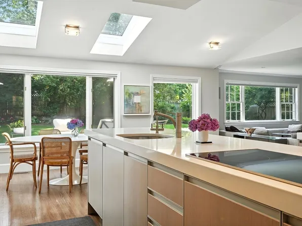 29 Englewood Rd, Longmeadow, MA 01106