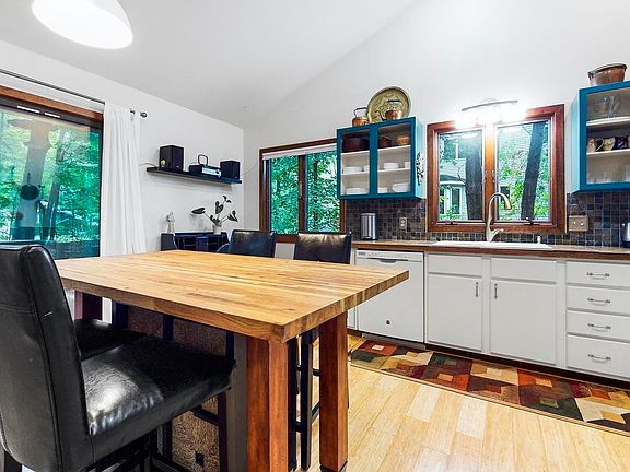 5th image of 3935 Lakeridge Dr