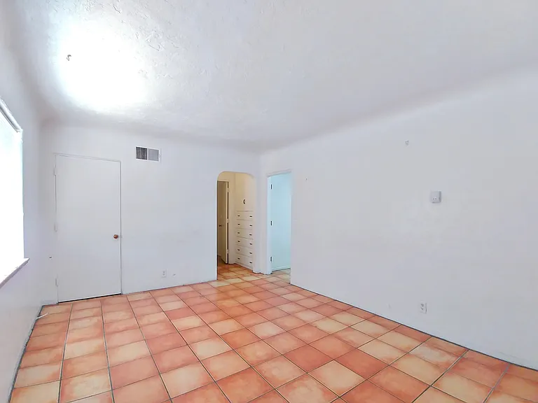 Super Cool Mid-Century Modern East Nob Hill Penthouse Suite with Views — Photo 58