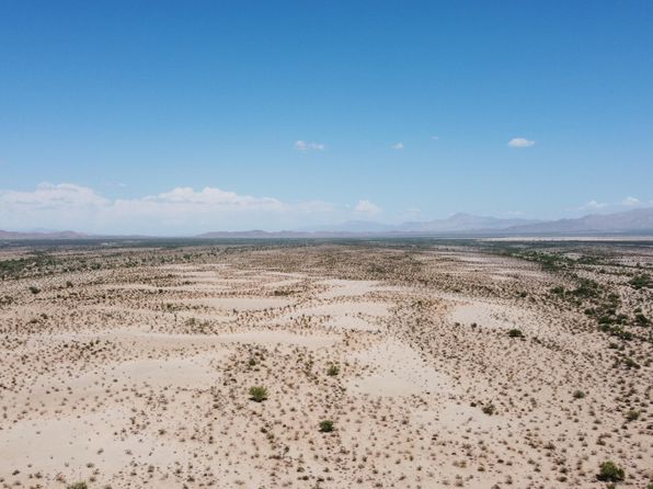 47624 N 74th St, Bouse, AZ 85325