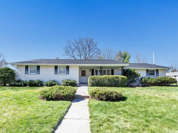 1715 Beaver Dam Dr, Green Bay, WI 54304