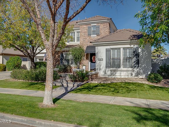 3rd image of 2812 E WASHINGTON Court
