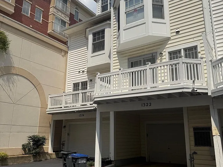 1322 N Danville St — Photo 25