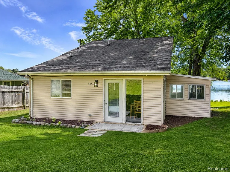 4165 Highcrest Dr — Photo 7