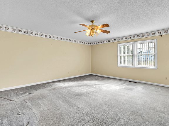 3rd image of 117 Caperton Dr NE