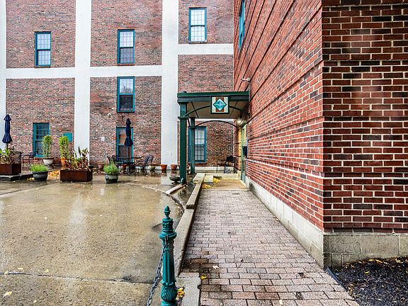2nd image of 735 Lexington Ave APT 18