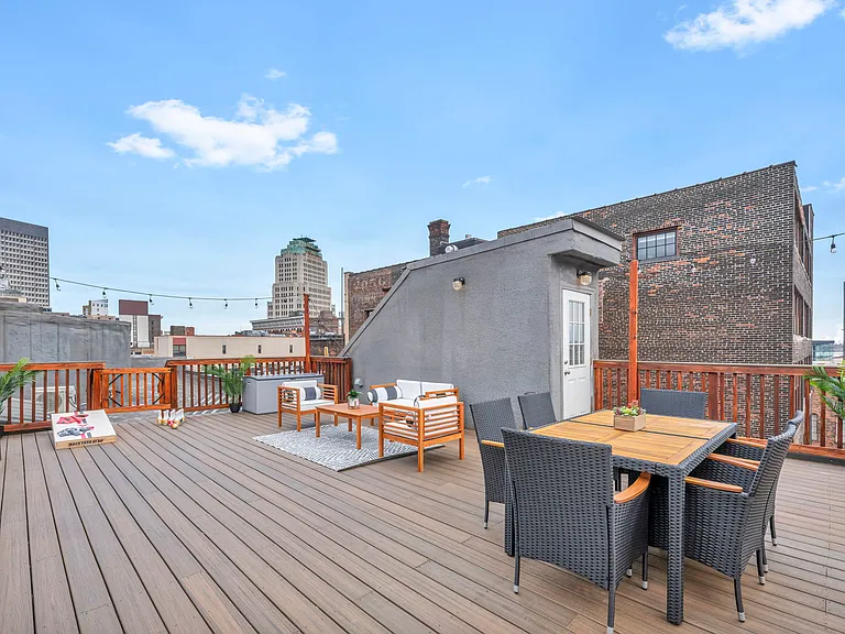 2042 E 4th St #600 — Photo 33