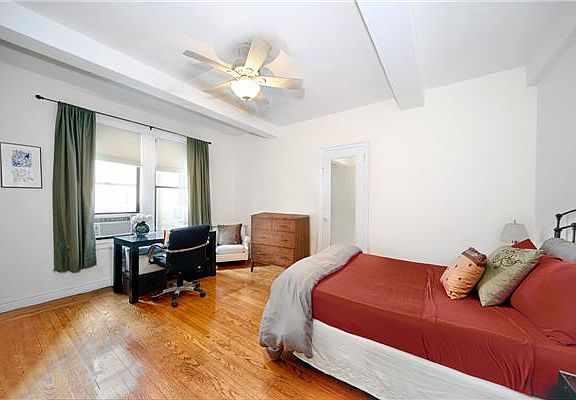3rd image of 34 W 72nd St #74
