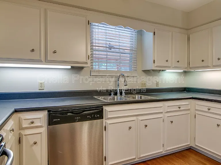2615 Habersham Ave — Photo 13