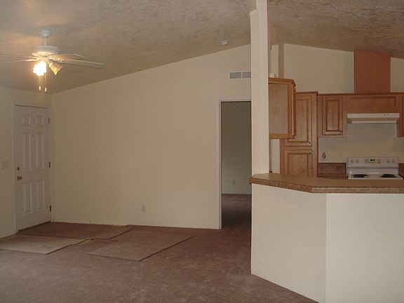 2nd image of 50 NE Pine Pl