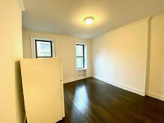3rd image of 243 E 39th St APT 3A