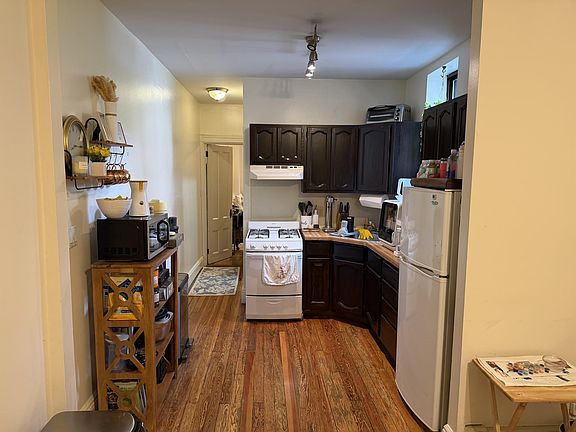 4th image of 906 Willow Ave APT 4