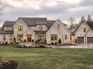 8607 Woodside Dr, Clarence, NY 14031